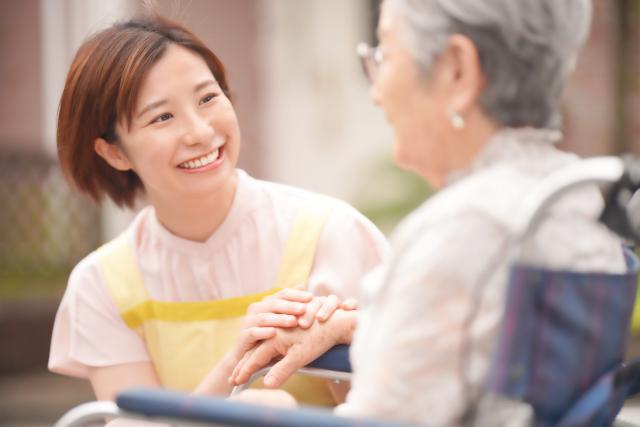 正社員 介護職員 老健 紀伊田辺駅最寄り 年間休日1日の好待遇 老健では珍しい 全室個室のユニットケア 和歌山県田辺市の介護職の求人 募集 キャリアカルテ